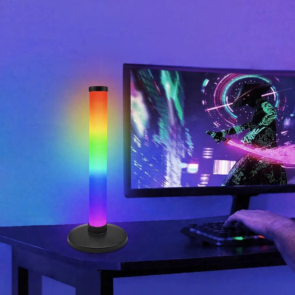 RGB svjetlo za atmosferu s reakcijom na zvuk za gaming postavke na stolu