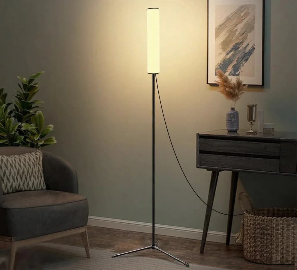 LED podna svjetiljka podesive visine s tronožnom bazom i tri načina boje